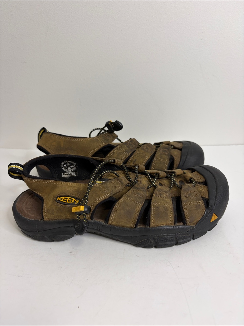 Keen Newport Sandals Mens US 9 Brown Leather Water Hiking Waterproof Hybrid